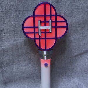 NWT - K-Pop Demon Hunters HUNTR/X - 11in Light Up Wand w/ stand